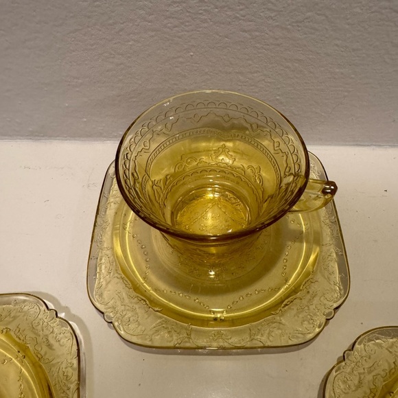 Vintage 1930s Patrician Spoke Amber Federal Glass Cups w/Plates (Selling as set) - Picture 6 of 12